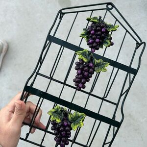Grape Design Metal Wall Rack